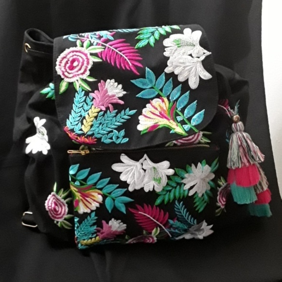 STEVE MADDEN FLORAL EMBROIDER BACKPACK - Picture 2 of 5